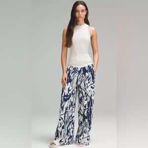 ‼️SOLD‼️Lululemon🍋Swift Mid-Rise Wide-Leg Pant Full
Length Colour Bone Mineral